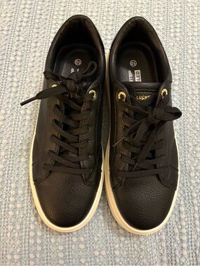 Lucky Step Black Leather Low-Top Women's Sneakers sz 10